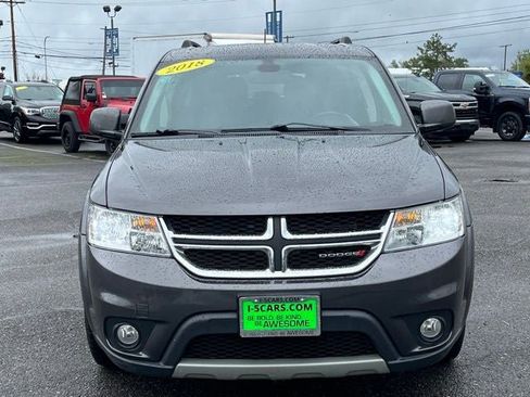 Used 2018 Dodge Journey SXT w/ Connectivity Group FWD image 2