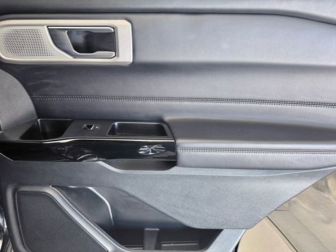 Used 2022 Ford Explorer Platinum w/ Equipment Group 601A image 18