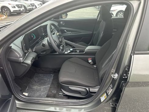 New 2026 Hyundai Elantra Hybrid FWD image 9