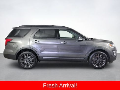 Used 2017 Ford Explorer XLT w/ Equipment Group 202A AWD/4WD image 2