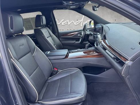 Used 2023 Cadillac Escalade Premium Luxury image 24