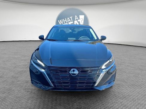 Used 2025 Nissan Altima 2.5 S FWD image 9