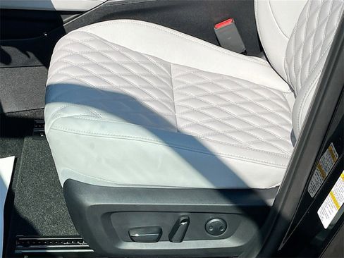 New 2025 Mitsubishi Outlander SEL image 20