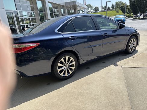 Used 2017 Toyota Camry XLE FWD image 6
