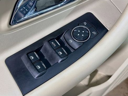 Used 2018 Ford Taurus SE image 19