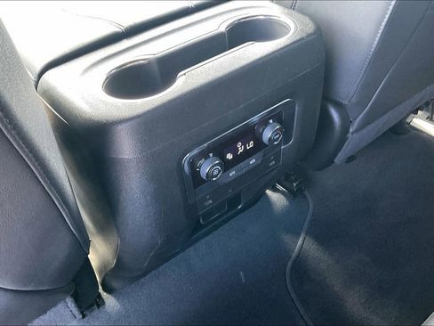Used 2025 Chevrolet Suburban Z71 AWD/4WD image 10