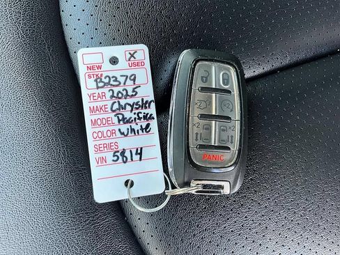 Used 2025 Chrysler Pacifica Select FWD image 38