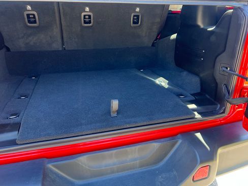 Used 2025 Jeep Wrangler Sahara image 10