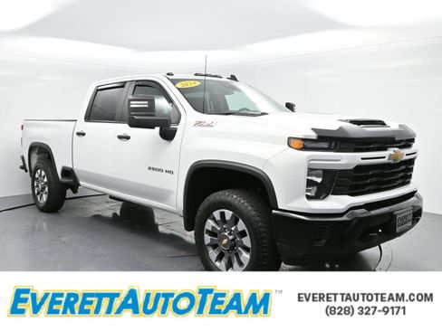 Used 2024 Chevrolet Silverado 2500 Custom w/ Custom Value Package image 1