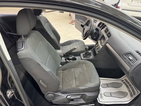 Used 2015 Volkswagen Golf S image 37