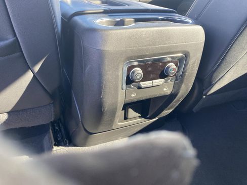 Used 2023 Chevrolet Suburban Premier image 14