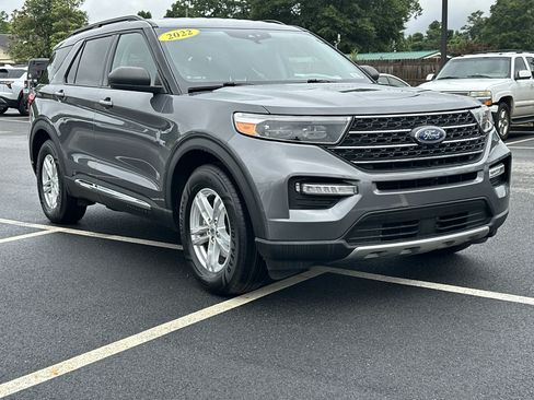 Used 2022 Ford Explorer XLT w/ Equipment Group 202A RWD image 3