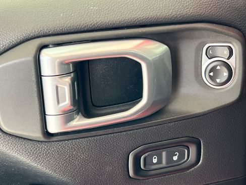 Used 2020 Jeep Gladiator Overland AWD/4WD image 13