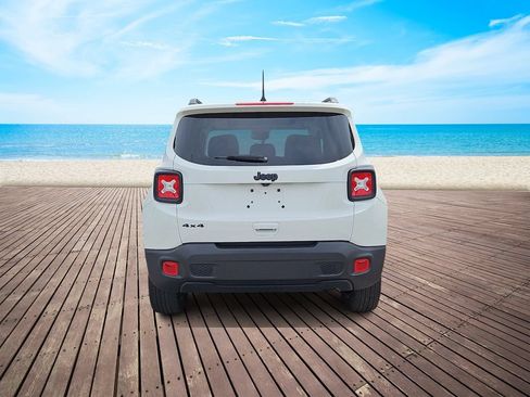 Used 2023 Jeep Renegade Altitude w/ Sun/Sound Group AWD/4WD image 5