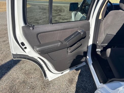 Used 2010 Ford Explorer XLT image 15