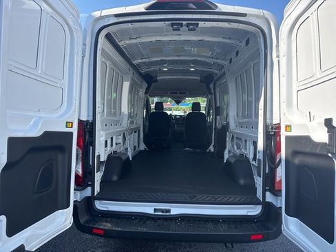 New 2025 Ford Transit 250 148 Medium Roof image 32