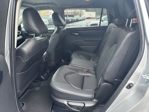 Certified 2023 Toyota Highlander XLE image 15