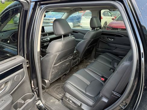 Used 2025 Honda Pilot Touring image 8