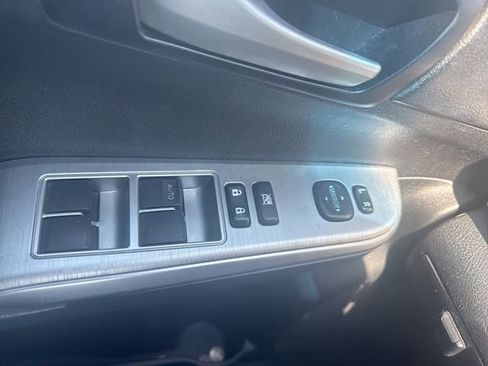 Used 2014 Toyota Camry SE image 6