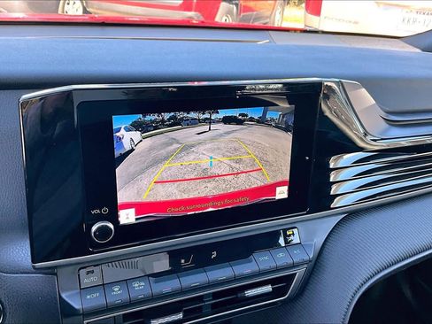 Used 2025 Toyota Camry SE image 25