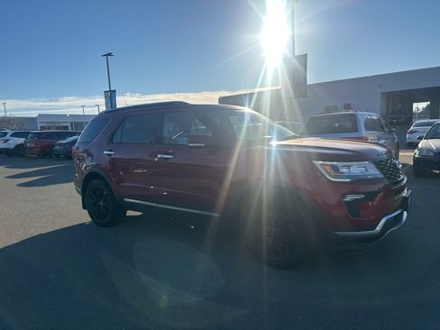 Used 2018 Ford Explorer Platinum image 2