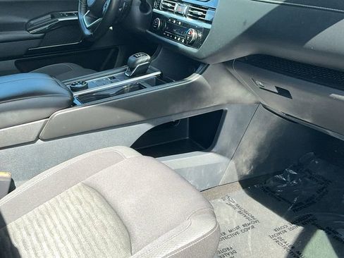 Used 2024 Nissan Pathfinder SV image 17