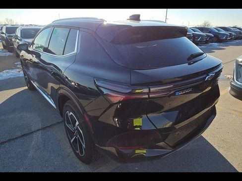 Used 2025 Chevrolet Equinox EV LT image 2