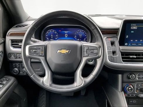 Used 2023 Chevrolet Suburban Premier image 8