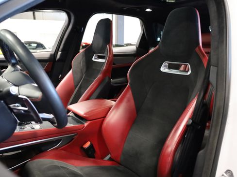 Used 2023 Jaguar F-PACE SVR image 17