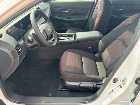 New 2026 Nissan Sentra SR w/ Floor Mat Package FWD image 9
