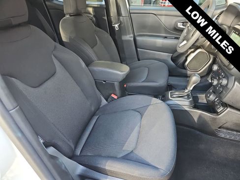 Used 2023 Jeep Renegade Latitude AWD/4WD image 17