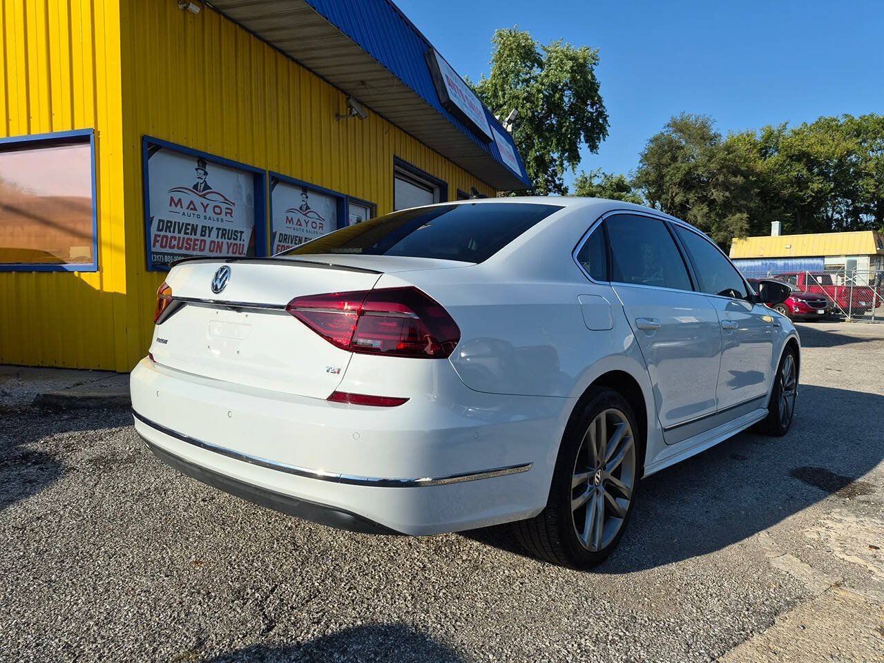 Used 2019 Volkswagen Passat 2.0T SE R-Line FWD image 4
