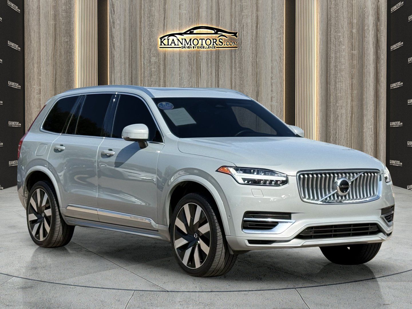 Used 2024 Volvo XC90 T8 Plus w/ Protection Package Premier AWD/4WD image 1