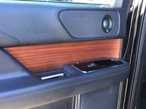 Used 2024 Lincoln Navigator Reserve image 13