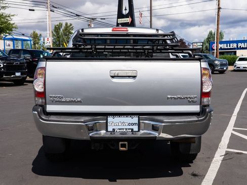 Used 2015 Toyota Tacoma PreRunner w/ TRD Off-Road Package RWD image 4
