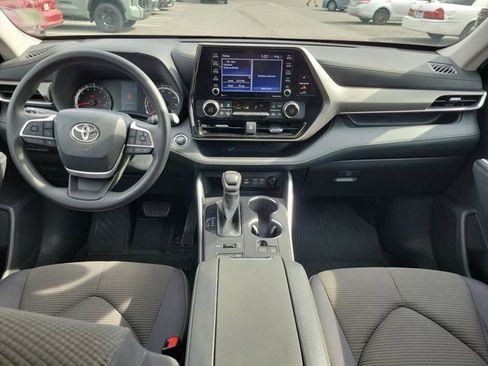 Used 2022 Toyota Highlander L image 2