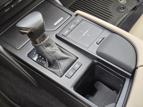 Used 2020 Lexus ES 300h w/ Premium Package FWD image 16