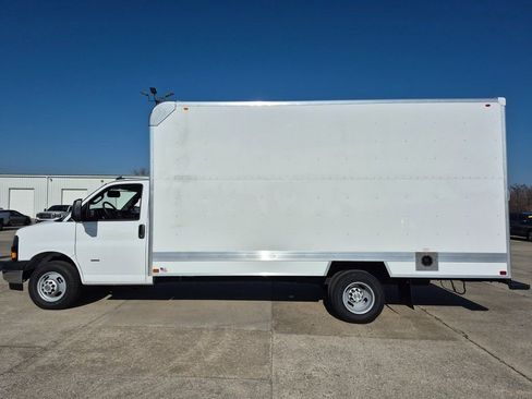 New 2025 Chevrolet Express 3500 w/ Power Convenience Package RWD image 4