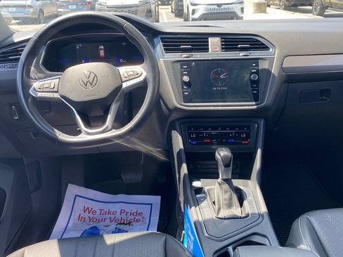 Used 2023 Volkswagen Tiguan SE w/ Panoramic Sunroof Package FWD image 9