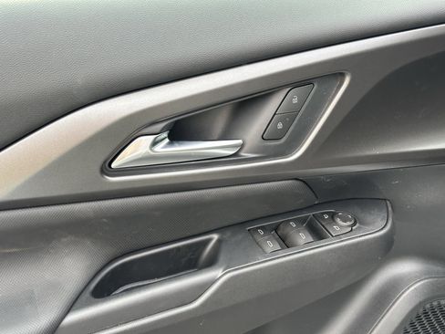 New 2026 Chevrolet Equinox EV LT image 12