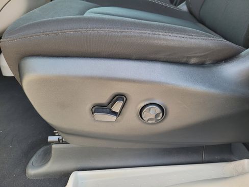 Used 2023 Chrysler Voyager LX FWD image 12
