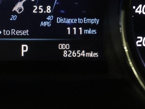 Used 2020 Toyota Camry XLE FWD image 30