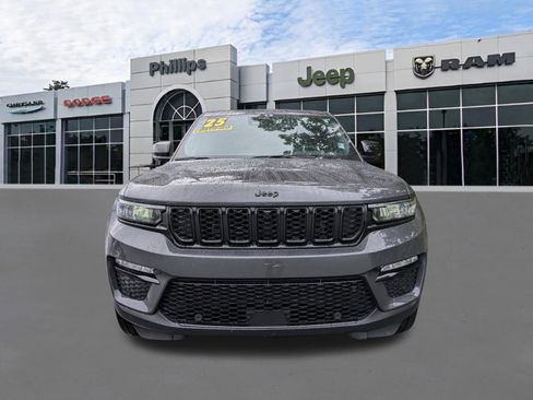 Certified 2025 Jeep Grand Cherokee Limited w/ Luxury Tech Group II RWD image 8