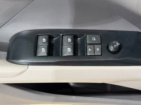 Used 2018 Toyota Camry LE w/ Convenience Package FWD image 15
