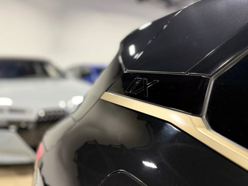 Used 2023 BMW iX M60 w/ Executive Package image 35