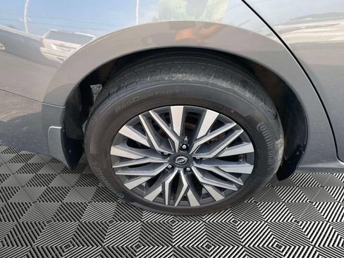 Used 2024 Nissan Altima 2.5 SV w/ SV Premium Package AWD/4WD image 7