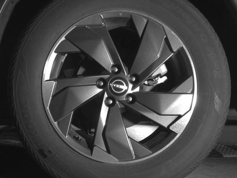 Used 2025 Nissan Rogue SV image 14