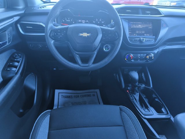 Used 2022 Chevrolet TrailBlazer LT FWD image 2