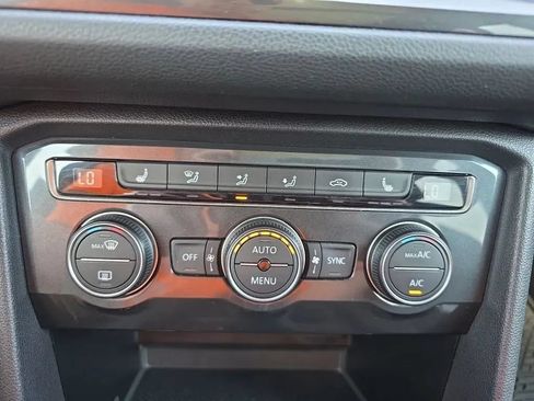 Used 2018 Volkswagen Tiguan SE w/ Panoramic Sunroof Package FWD image 31