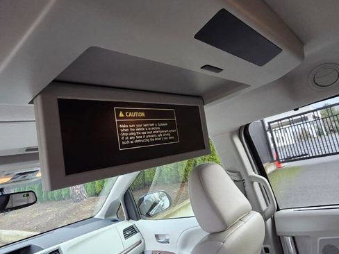Used 2014 Toyota Sienna XLE AWD/4WD image 13